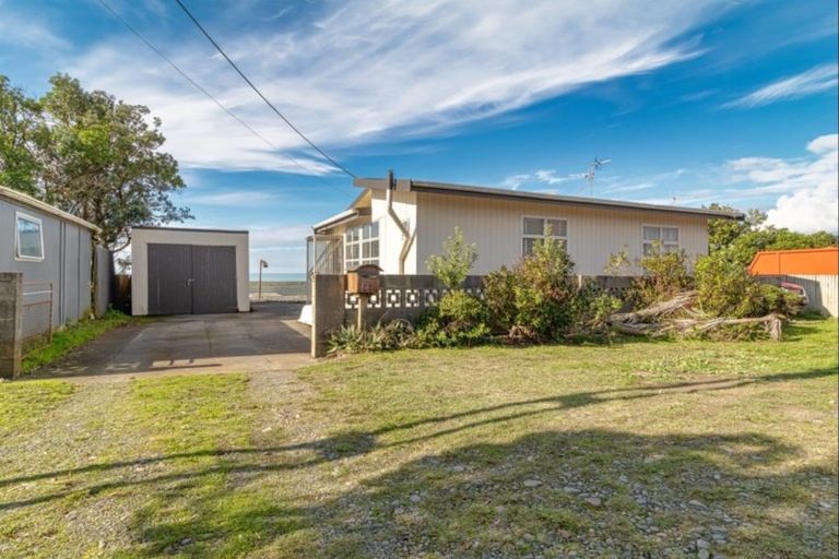 Photo of property in 13 Clifton Road, Haumoana, 4102