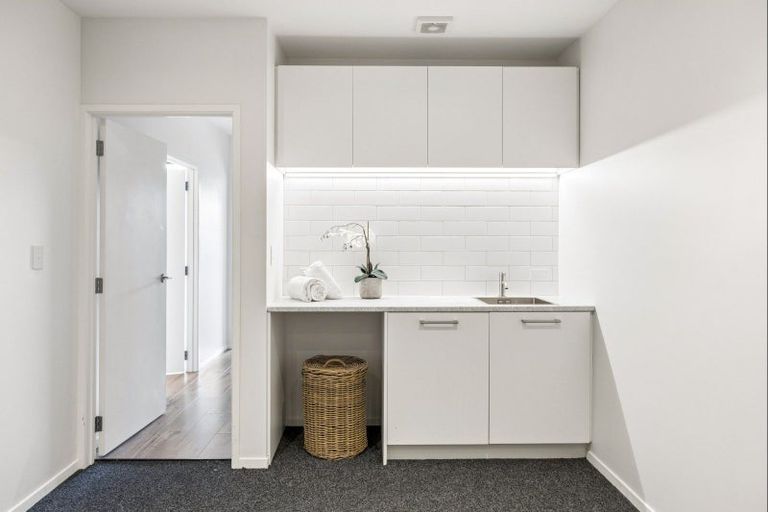 Photo of property in 24 Tapuwae Way, Mangere Bridge, Auckland, 2022