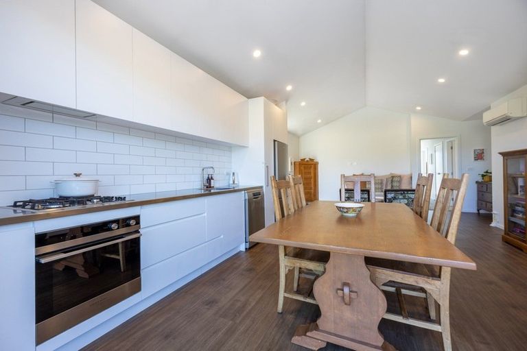 Photo of property in 30 Mount Creighton Crescent, Wanaka, 9305