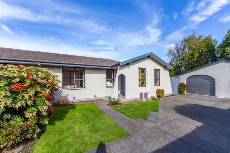 Photo of property in 2/78 Solomon Avenue, Redwood, Christchurch, 8051