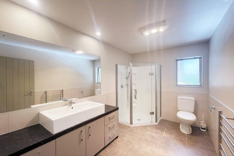 Photo of property in 10 Chard Place, Flat Bush, Auckland, 2016