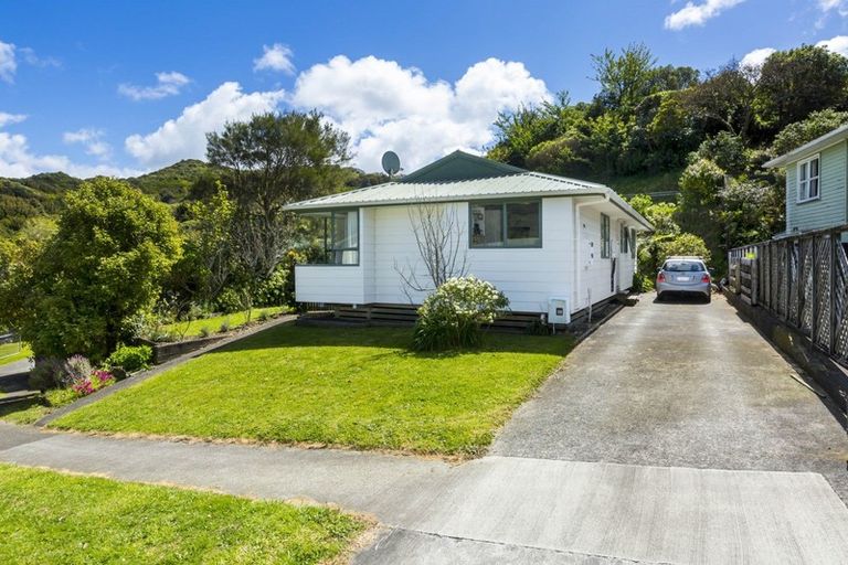 Photo of property in 13 Barberry Grove, Maungaraki, Lower Hutt, 5010