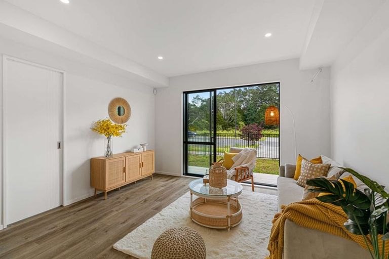 Photo of property in 3 Whawhaki Lane, Kumeu, 0810