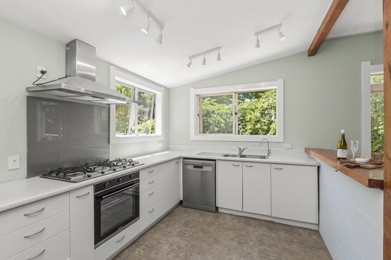 Photo of property in 12 Karioi Crescent, Raglan, 3225