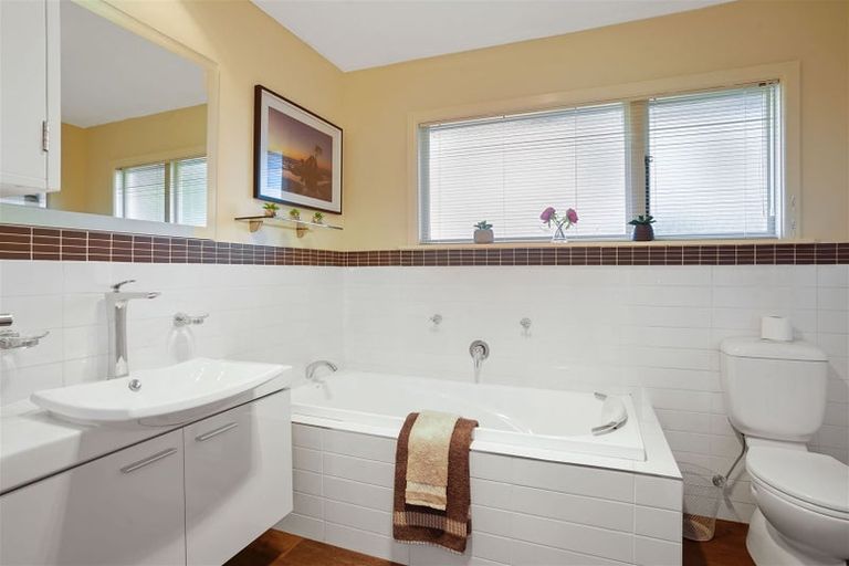 Photo of property in 18 Cranbrook Avenue, Burnside, Christchurch, 8053