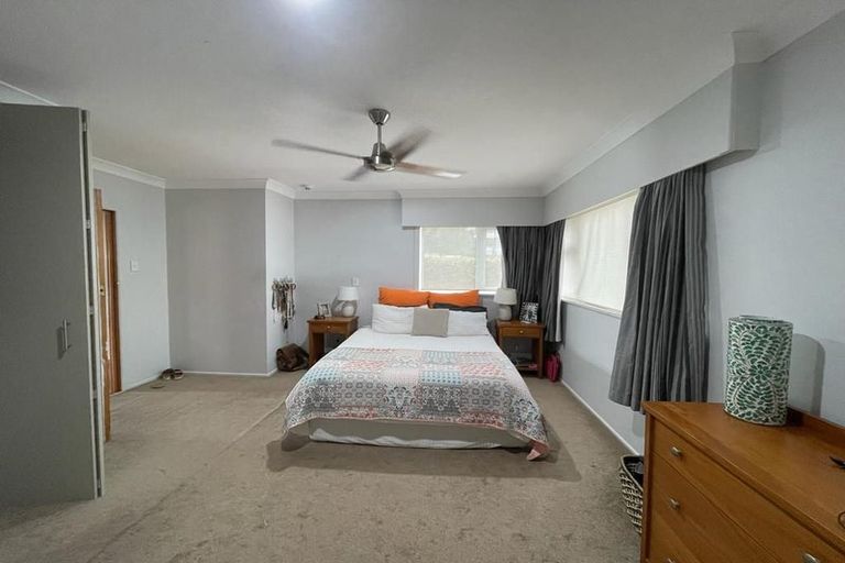 Photo of property in 1/206 Onewa Road, Birkenhead, Auckland, 0626