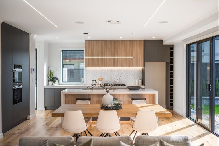 Photo of property in 15a The Parade, Bucklands Beach, Auckland, 2012