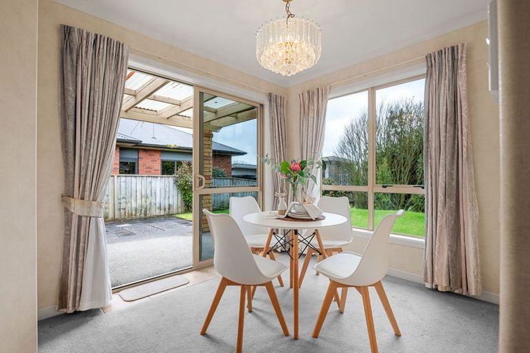 Photo of property in 21 Sovereign Isle Lane, Rototuna, Hamilton, 3210