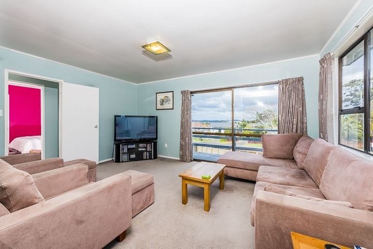 Photo of property in 62 West Harbour Drive, West Harbour, Auckland, 0618