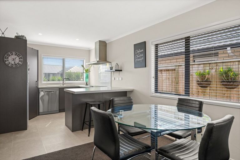 Photo of property in 11 Ponga Place, Papamoa Beach, Papamoa, 3118