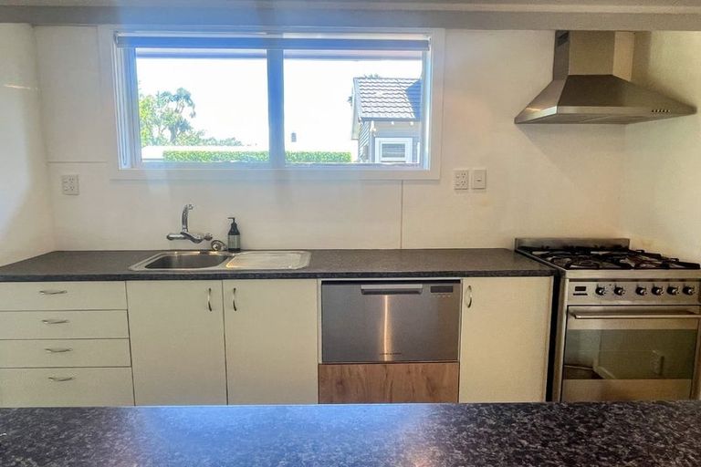 Photo of property in 2/186 Blighs Road, Strowan, Christchurch, 8052