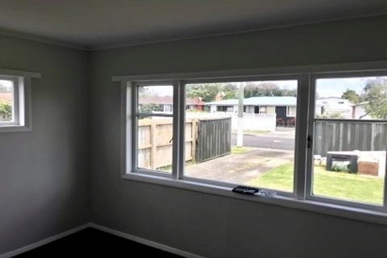 Photo of property in 27 Harwood Crescent, Otara, Auckland, 2023