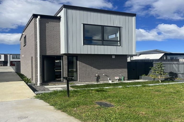 Photo of property in 1/5 Hikurangi Street, Te Atatu Peninsula, Auckland, 0610