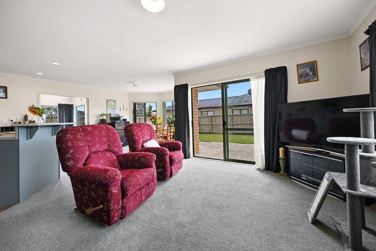 Photo of property in 15 Kittyhawk Place, Melville, Hamilton, 3206