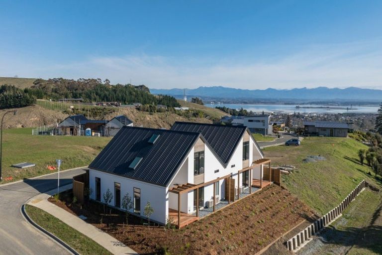 Photo of property in 2 Hill Tops Way, Stoke, Nelson, 7011