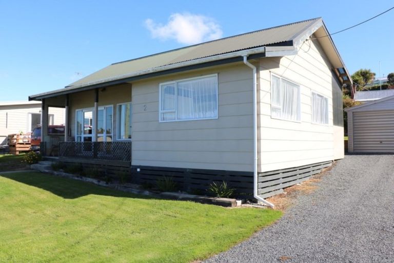 Photo of property in 2 Marine Terrace, Kaka Point, 9271