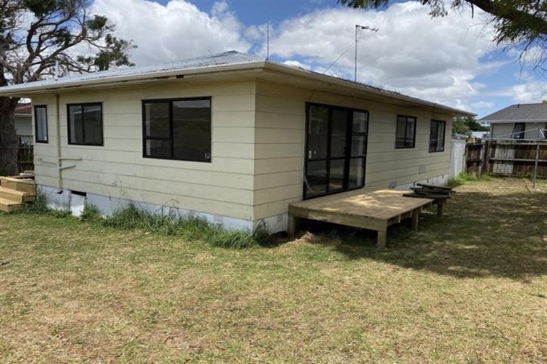 Photo of property in 2/63 Palmers Road, Clendon Park, Auckland, 2103