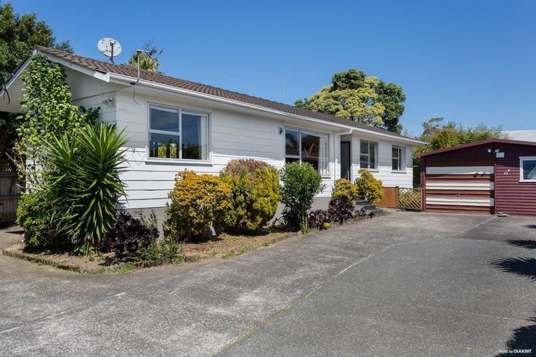 Photo of property in 33b Beach Road, Te Atatu Peninsula, Auckland, 0610