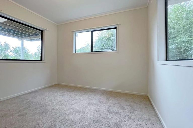 Photo of property in 1/41 Howard Road, Northcote, Auckland, 0627