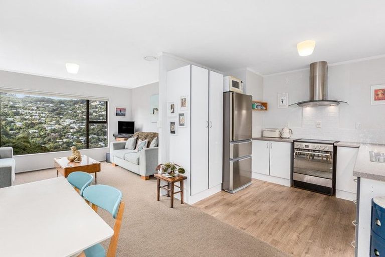 Photo of property in 25 John Witton Drive, Crofton Downs, Wellington, 6035