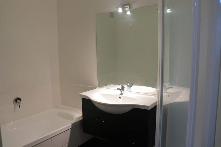 Photo of property in 10 Leneford Drive, East Tamaki, Auckland, 2013