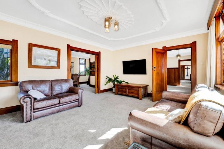 Photo of property in 6 Ridge Lane, New Plymouth, 4310