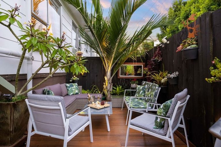 Photo of property in 2/23 Rawhiti Road, Manly, Whangaparaoa, 0930