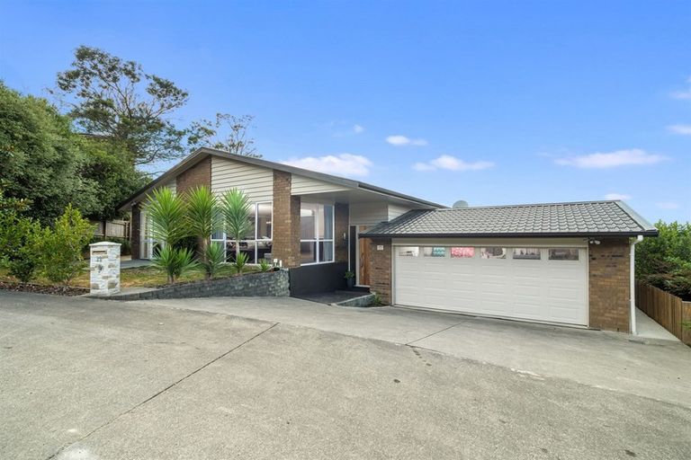 Photo of property in 39 Namsan Close, Fairview Heights, Auckland, 0632