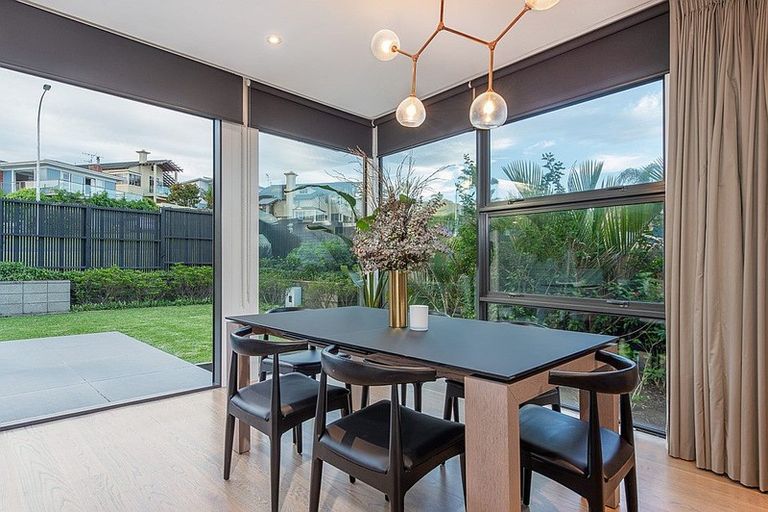 Photo of property in 25 Seaview Road, Castor Bay, Auckland, 0620