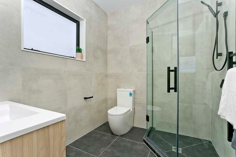 Photo of property in 18 Surf View Crescent, Red Beach, 0932
