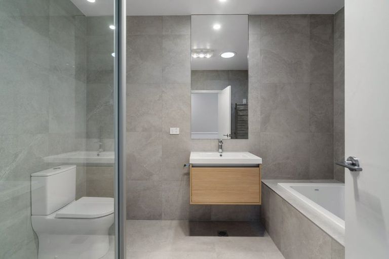 Photo of property in 5 Oyster Drive, Whenuapai, Auckland, 0618