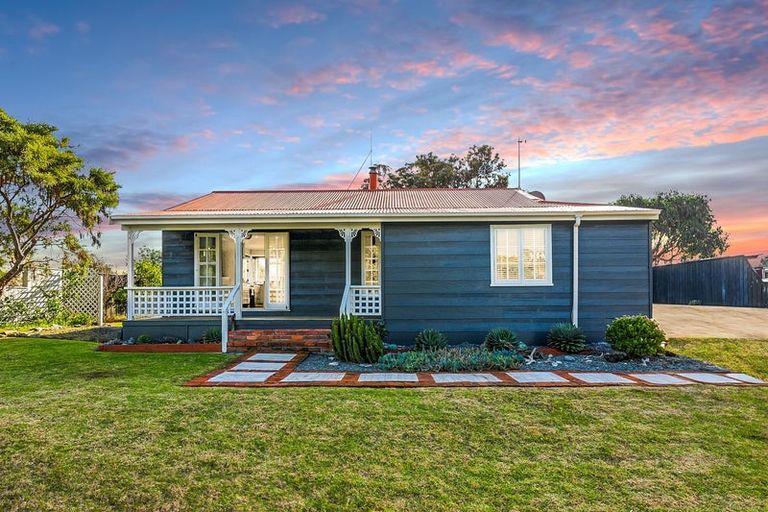 Photo of property in 12 Hicks Crescent, Waikanae Beach, Waikanae, 5036