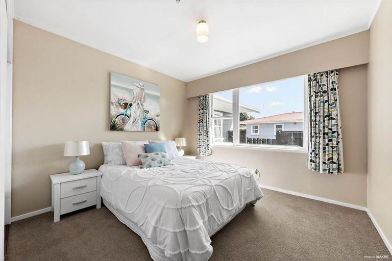 Photo of property in 16 Robert Burke Place, Henderson, Auckland, 0612