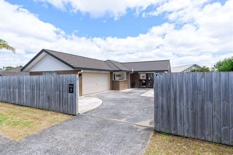 Photo of property in 8 Woodbank Drive, Glen Eden, Auckland, 0602