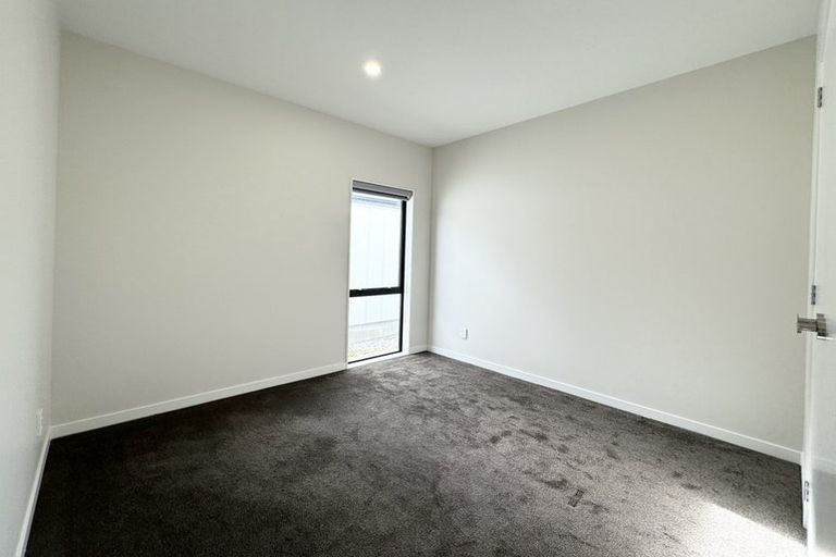 Photo of property in 16 Morus Road, Massey, Auckland, 0614