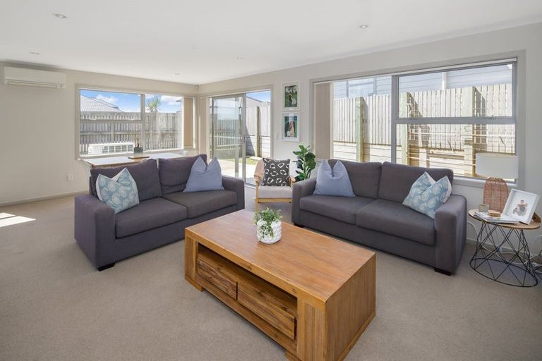Photo of property in 19a Comber Place, Johnsonville, Wellington, 6037