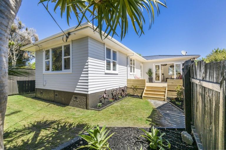 Photo of property in 48 Longburn Road, Henderson, Auckland, 0610