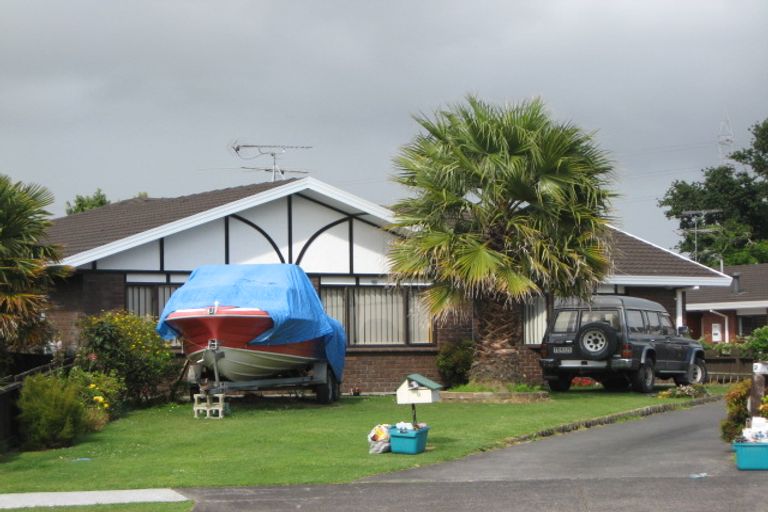 Photo of property in 8 Tulloch Place, Conifer Grove, Takanini, 2112