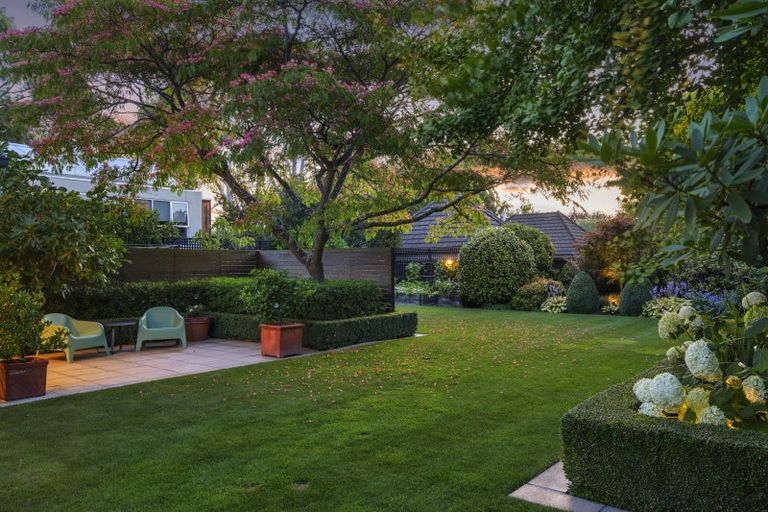 Photo of property in 37 Thornycroft Street, Fendalton, Christchurch, 8052