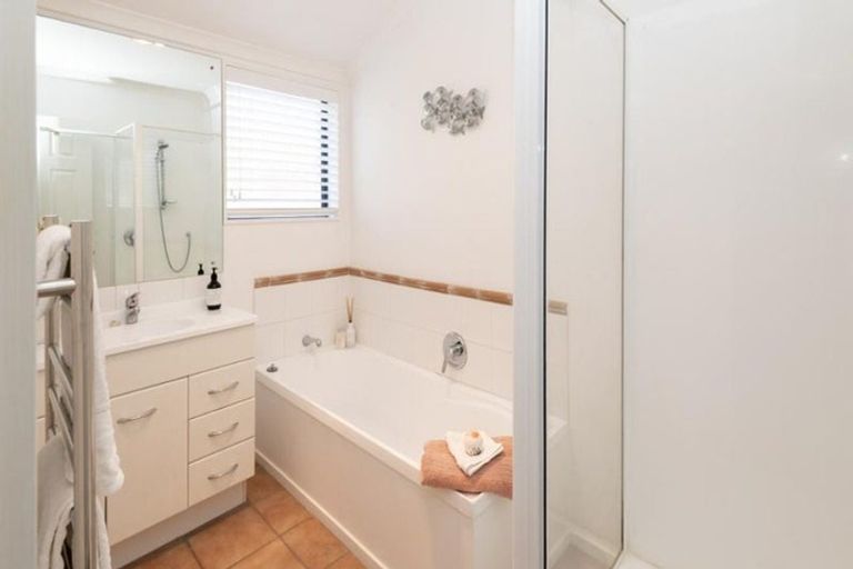 Photo of property in 3 Moy Place, East Tamaki Heights, Auckland, 2016