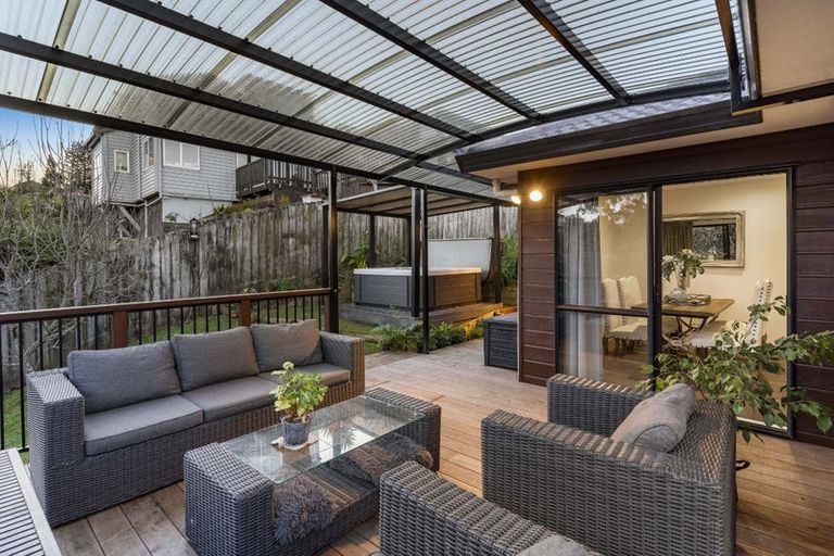 Photo of property in 1/6 Honeysuckle Lane, Mairangi Bay, Auckland, 0630