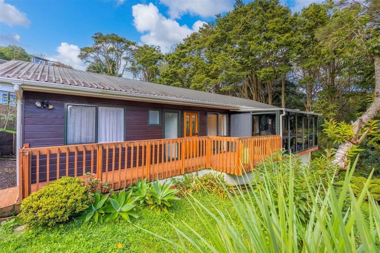 Photo of property in 2/9 Ridgewood Crescent, Birkenhead, Auckland, 0626