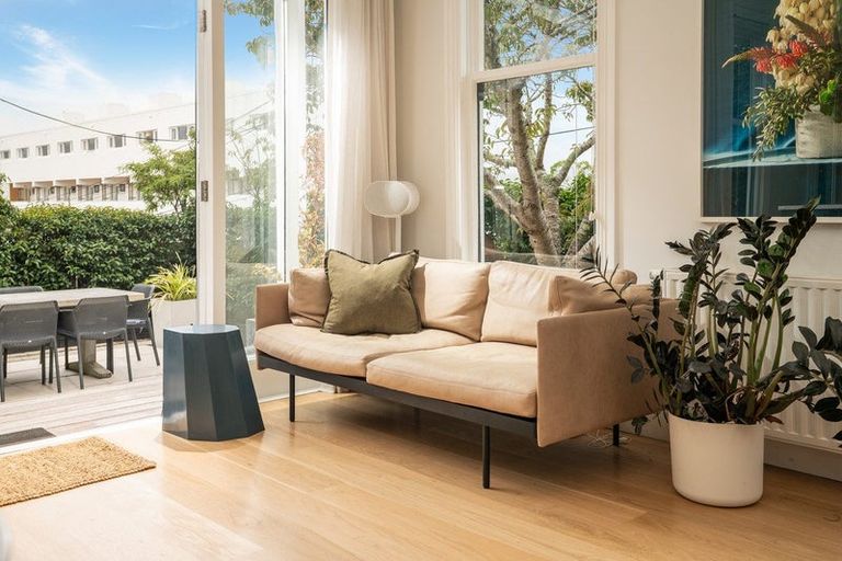 Photo of property in 18 Austin Street, Mount Victoria, Wellington, 6011