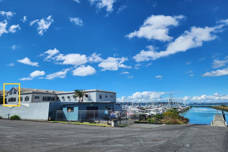 Photo of property in 10/15 Clearwater Cove, West Harbour, Auckland, 0618