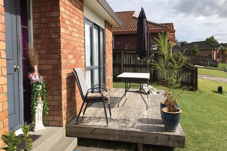 Photo of property in 10 Liddesdale Place, Papakura, 2110