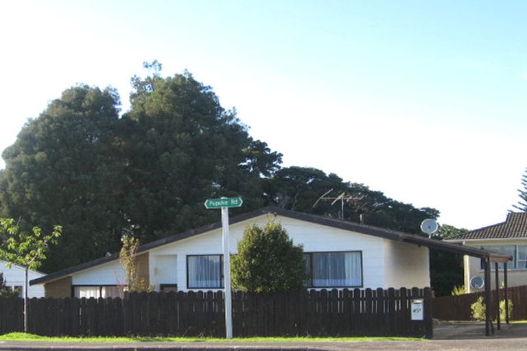 Photo of property in 2/45 Pupuke Road, Birkenhead, Auckland, 0627