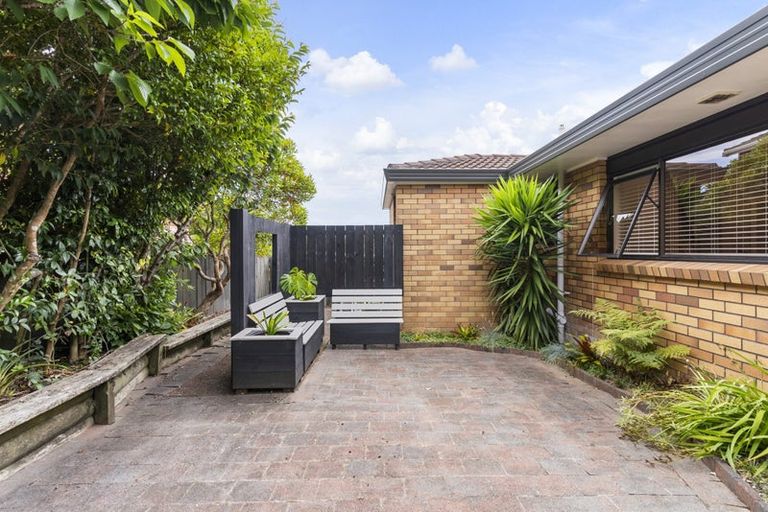 Photo of property in 2/9 Perendale Close, Somerville, Auckland, 2014