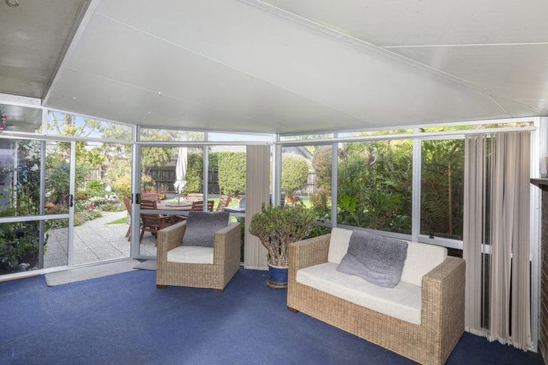 Photo of property in 6 Te One Place, Redwood, Christchurch, 8051