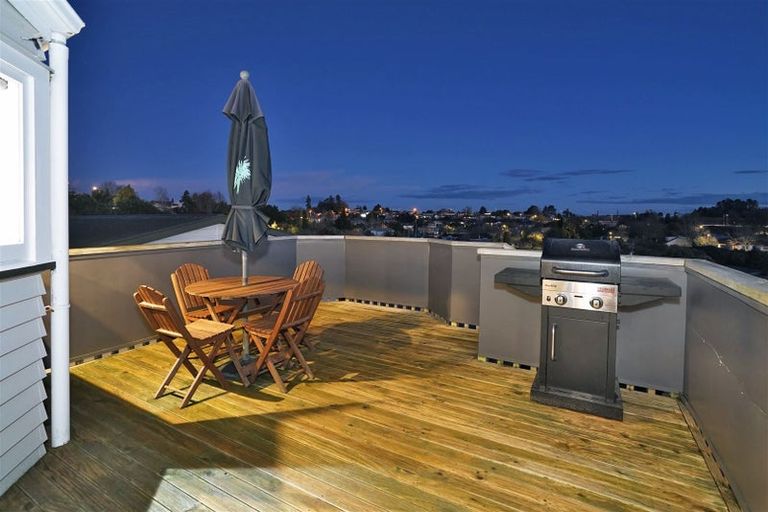 Photo of property in 84 Cambridge Road, Hillcrest, Hamilton, 3216