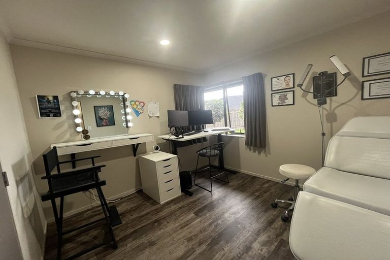 Photo of property in 17 Consort Close, Paraparaumu Beach, Paraparaumu, 5032